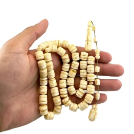 مستكة شبيهة الكهرمان