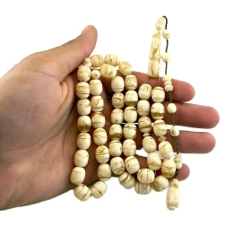مستكة شبيهة الكهرمان