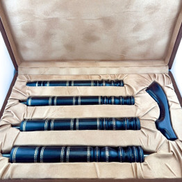 عصا (عكاز) من خشب الابنوس المميز بتطعيم يدوي نحاسي بعلبة اهداء فاخره 